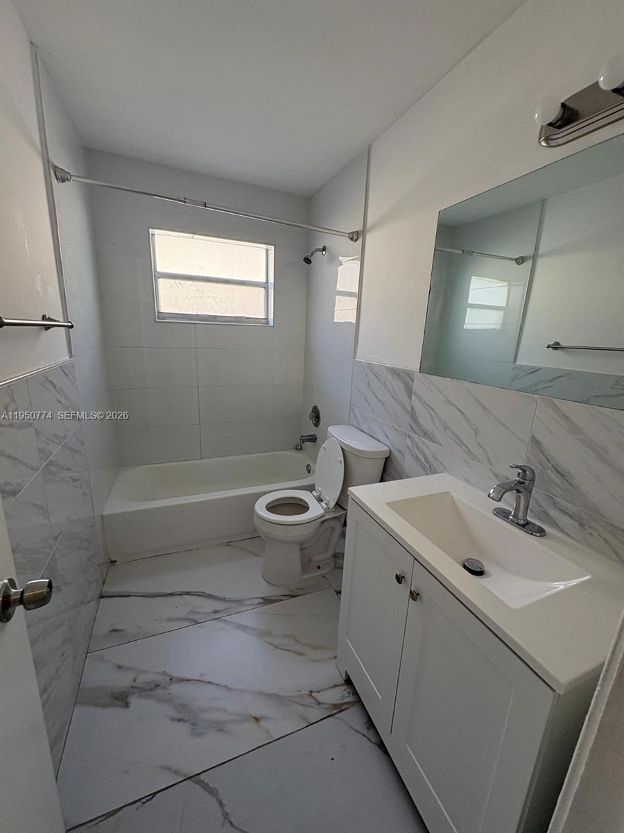 6311 SW 8th St North Lauderdale, FL 33068