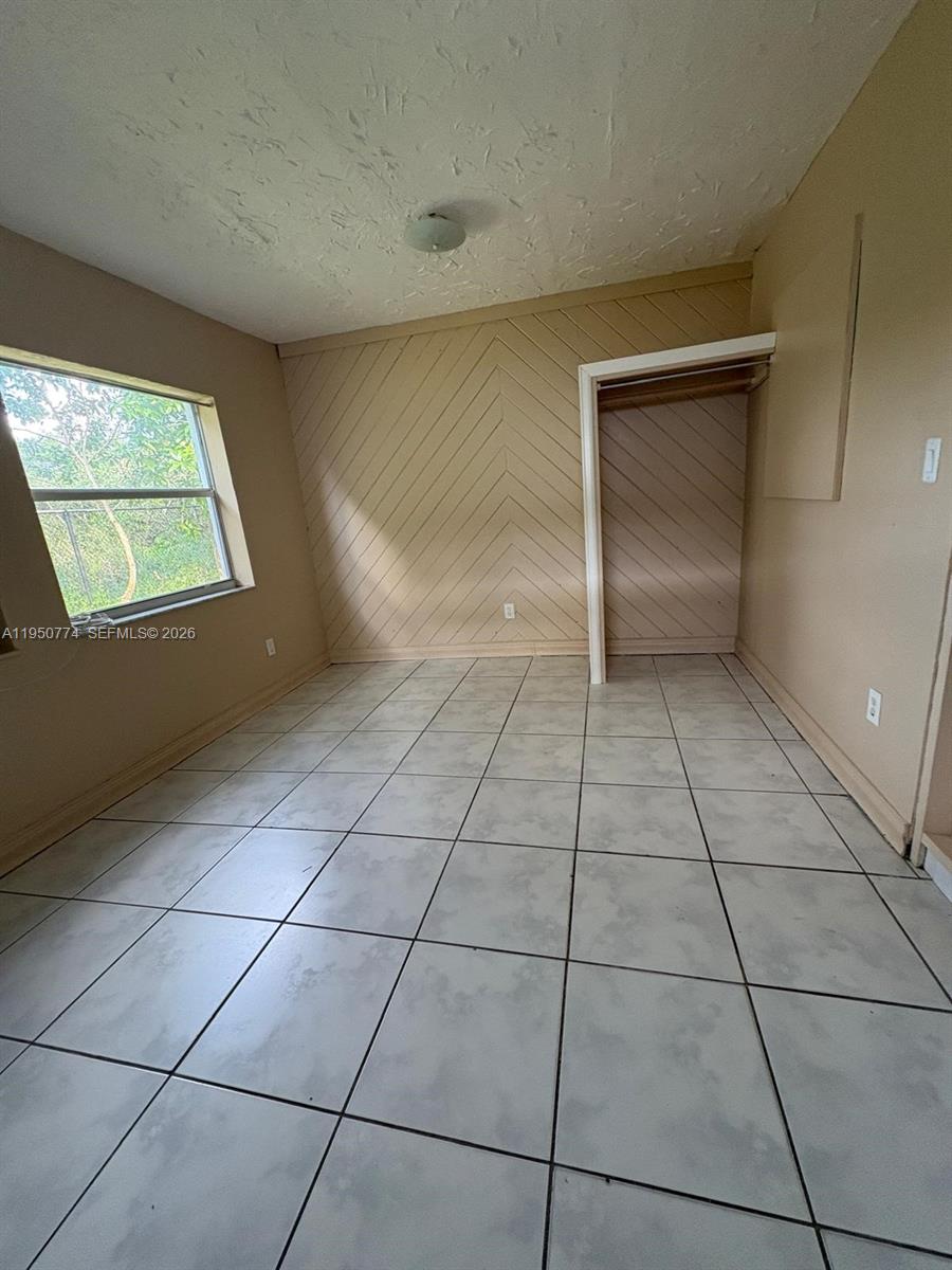 6311 SW 8th St North Lauderdale, FL 33068