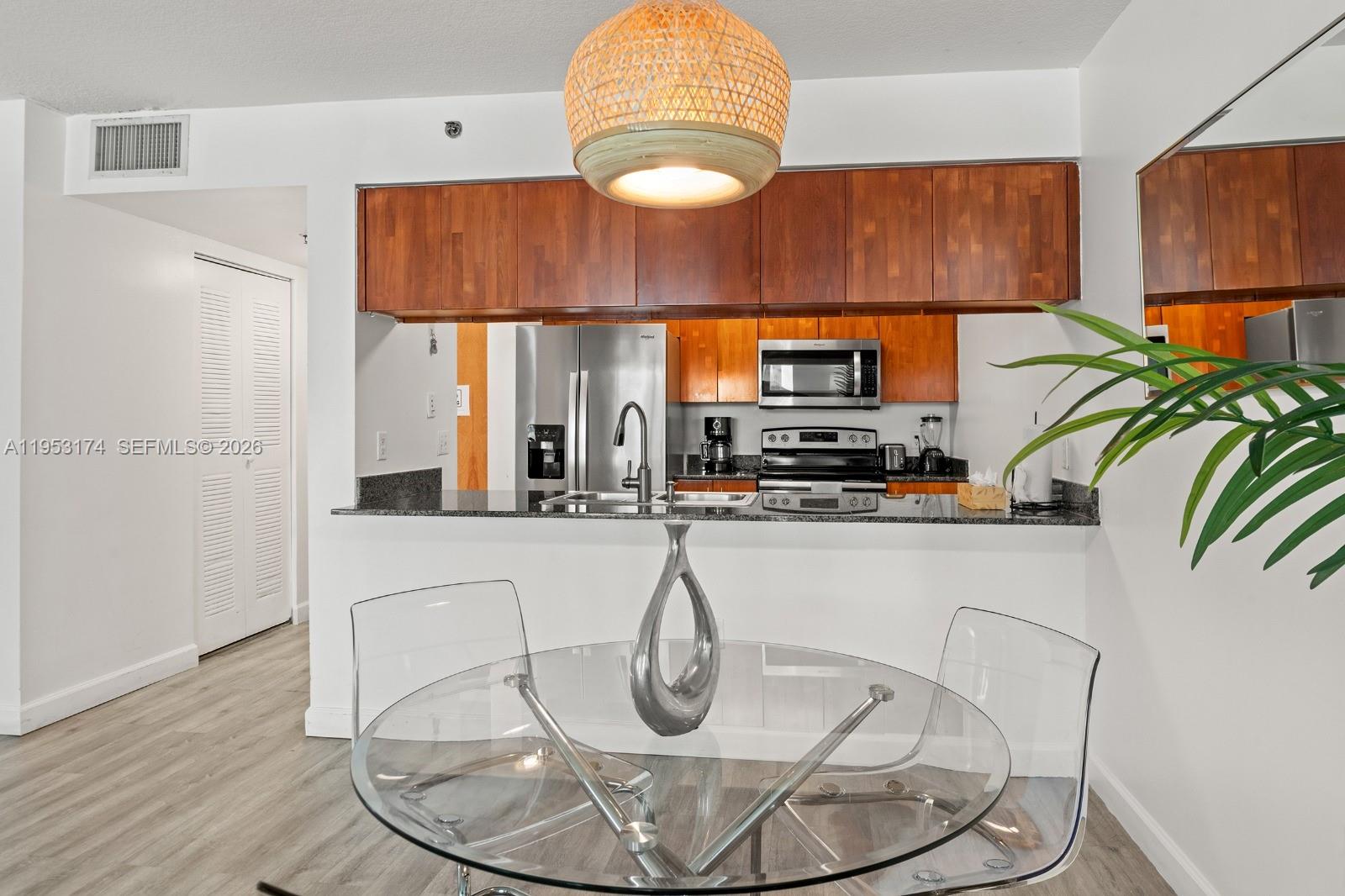 image The Club at Brickell Bay4