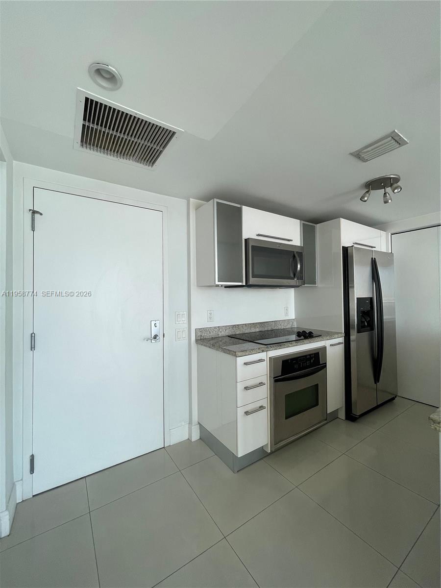 image Latitude on the River10