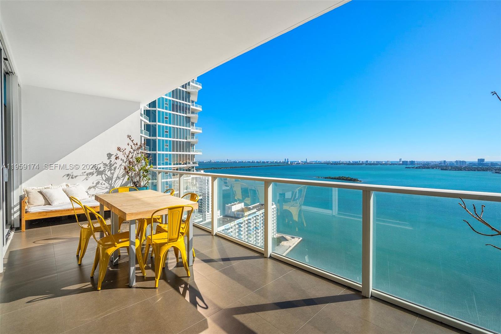 image Paramount Bay2