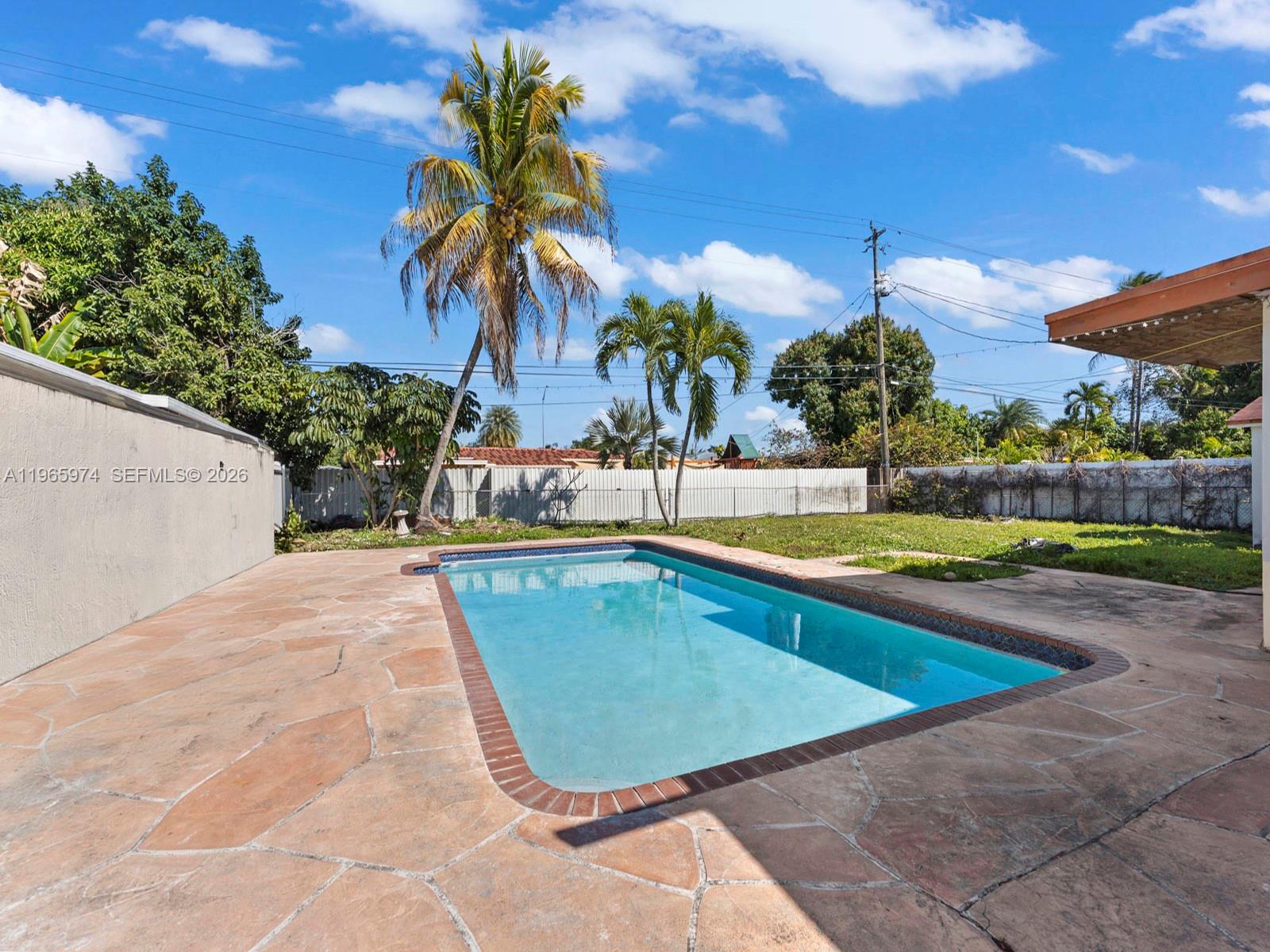 655 W 70th Pl Hialeah, FL 33014