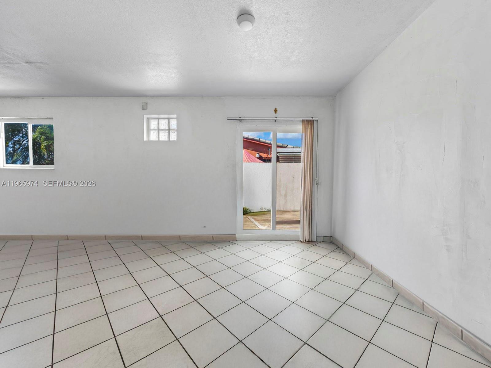 655 W 70th Pl Hialeah, FL 33014