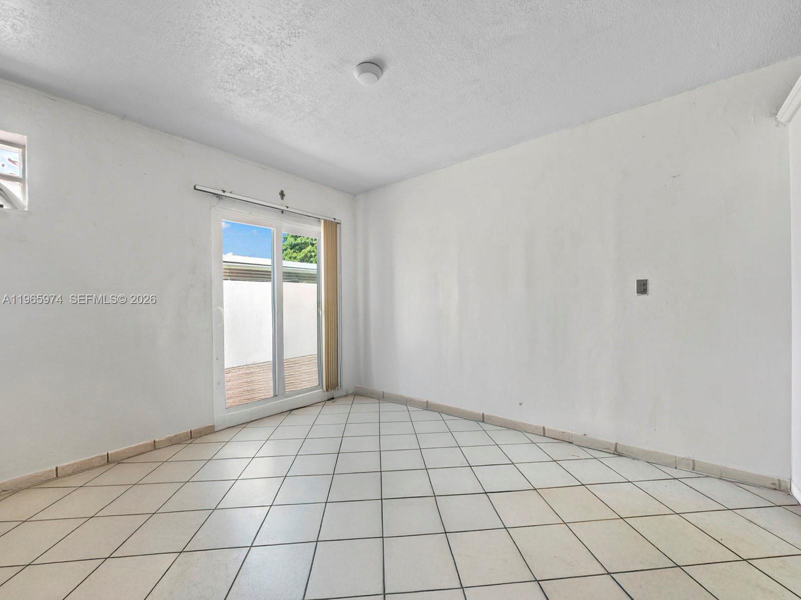 655 W 70th Pl Hialeah, FL 33014