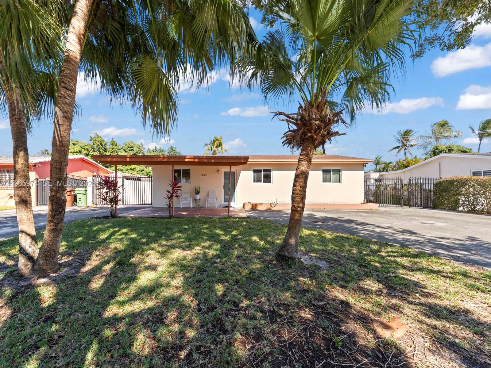 655 W 70th Pl Hialeah, FL 33014