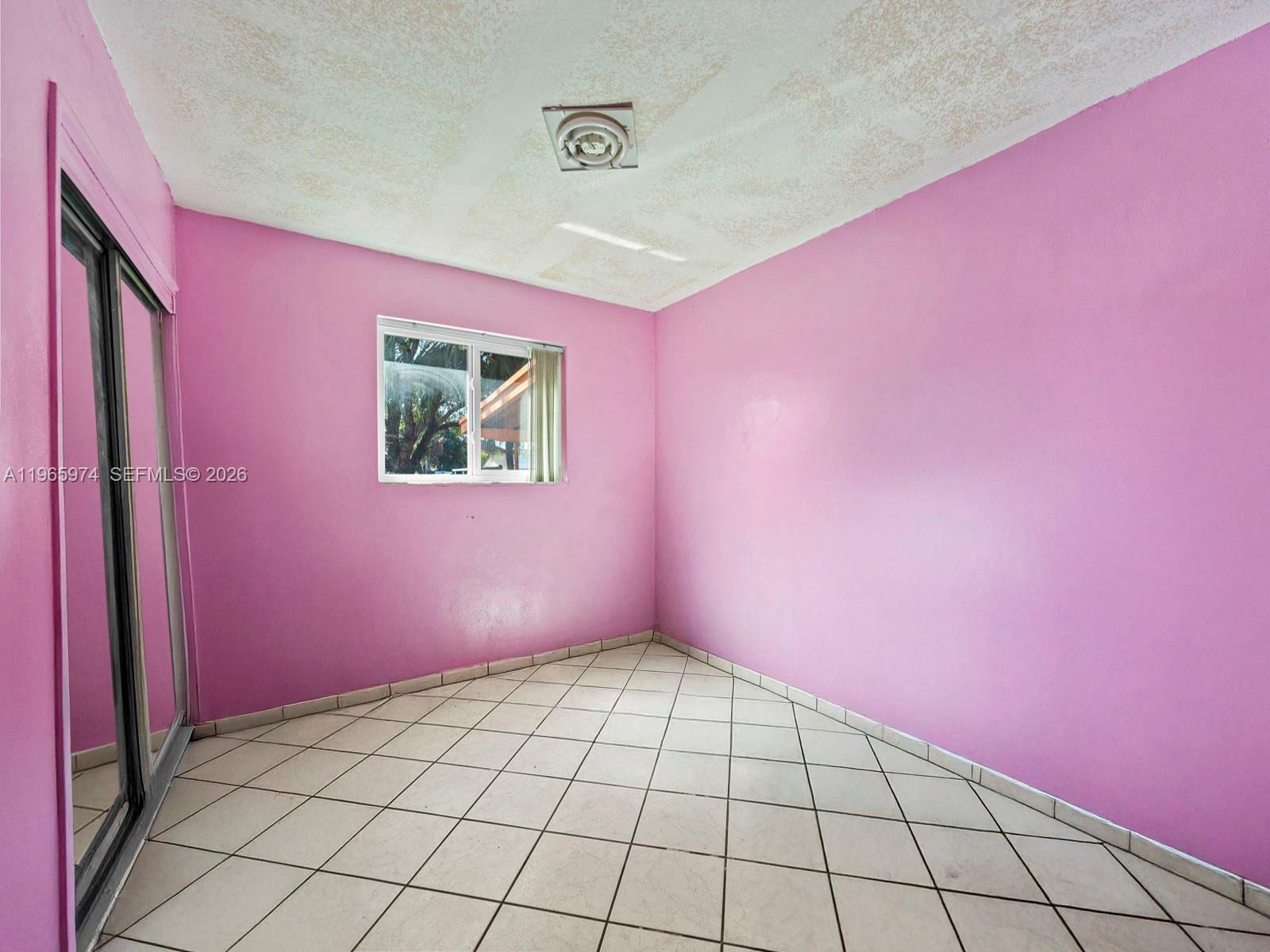 655 W 70th Pl Hialeah, FL 33014
