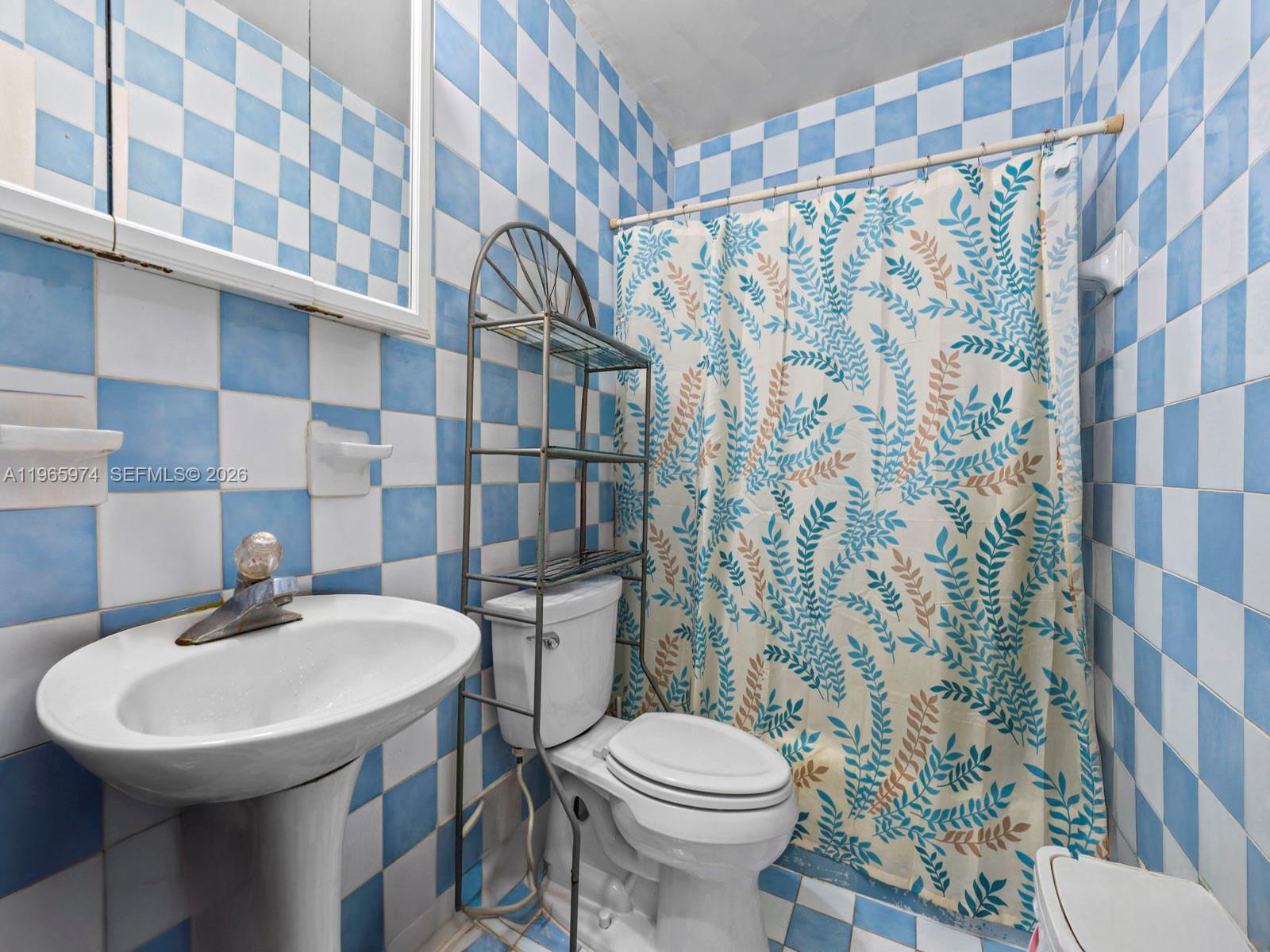 655 W 70th Pl Hialeah, FL 33014