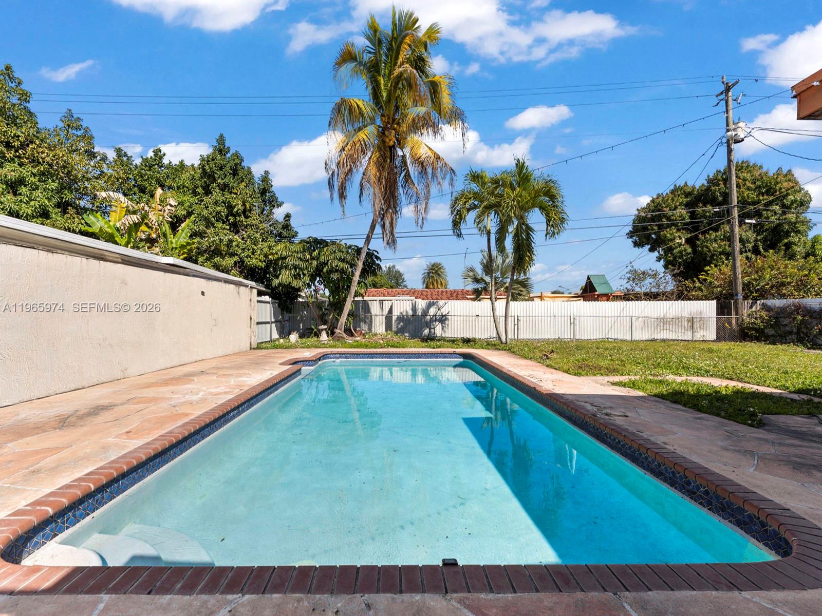 655 W 70th Pl Hialeah, FL 33014