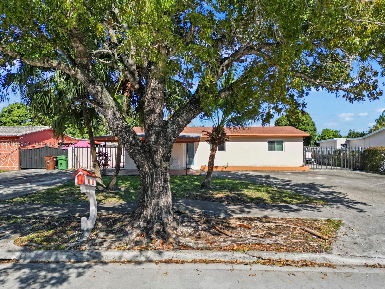 655 W 70th Pl Hialeah, FL 33014