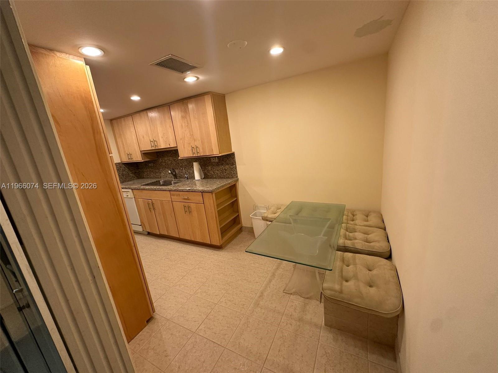 6039 Collins Ave #1625 Miami Beach, FL 33140