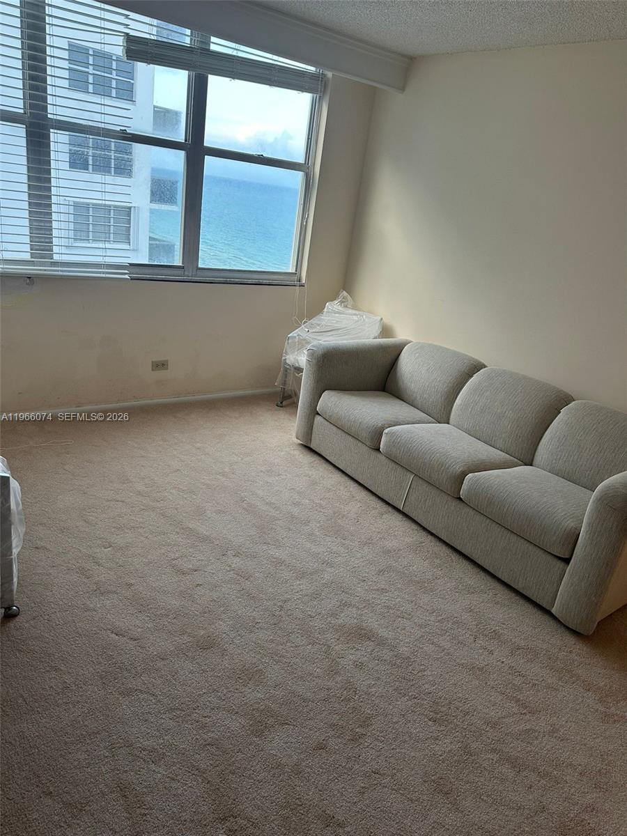 6039 Collins Ave #1625 Miami Beach, FL 33140