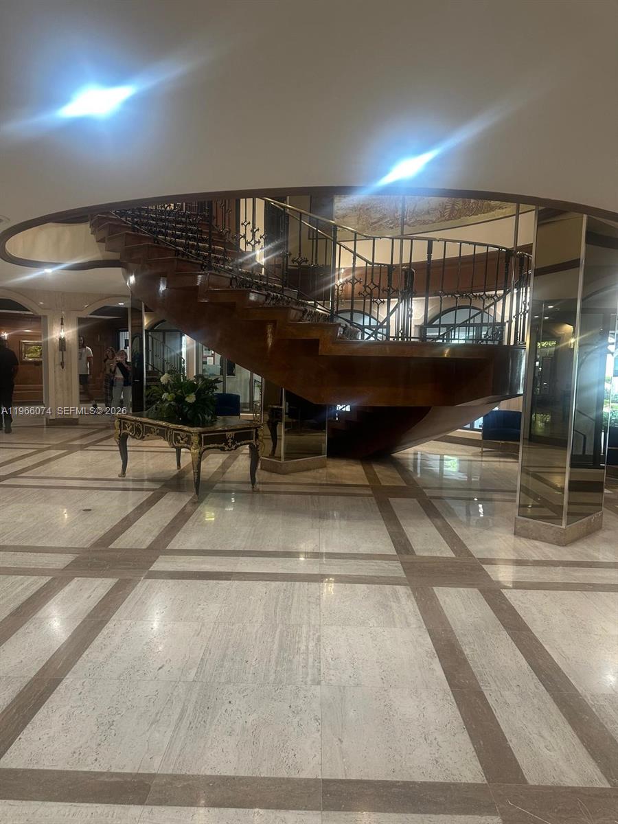 6039 Collins Ave #1625 Miami Beach, FL 33140