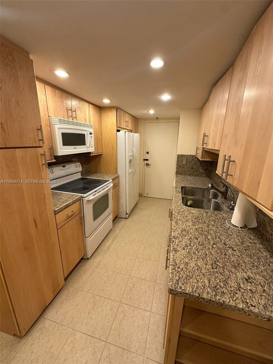 6039 Collins Ave #1625 Miami Beach, FL 33140