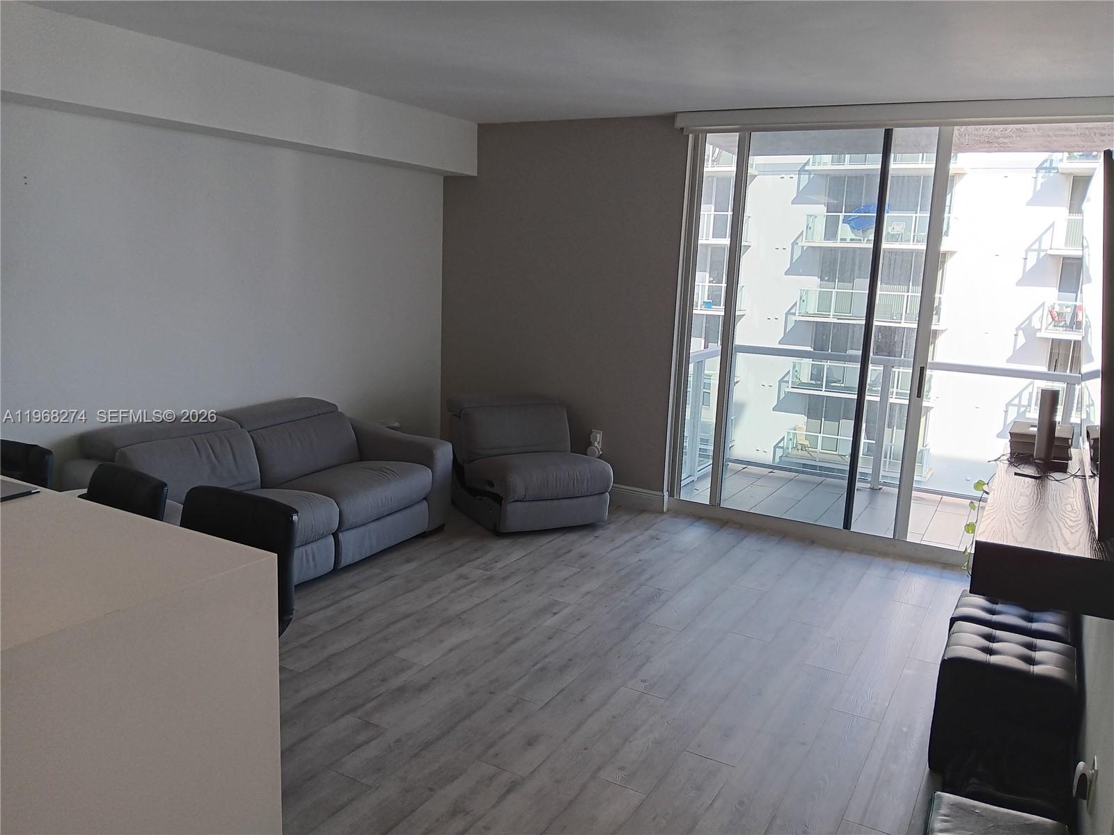 5085 NW 7th St #1412 Miami, FL 33126