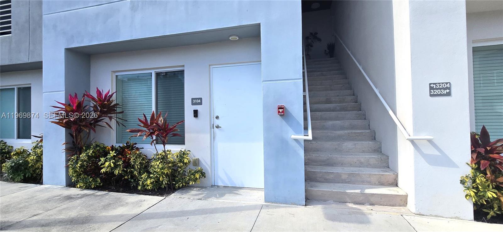 2535 NE 193rd St #3104