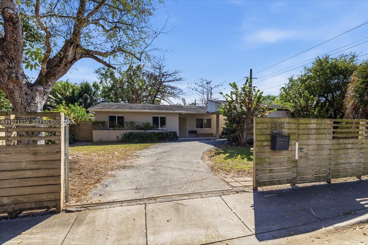 6140 SW 62nd St South Miami, FL 33143