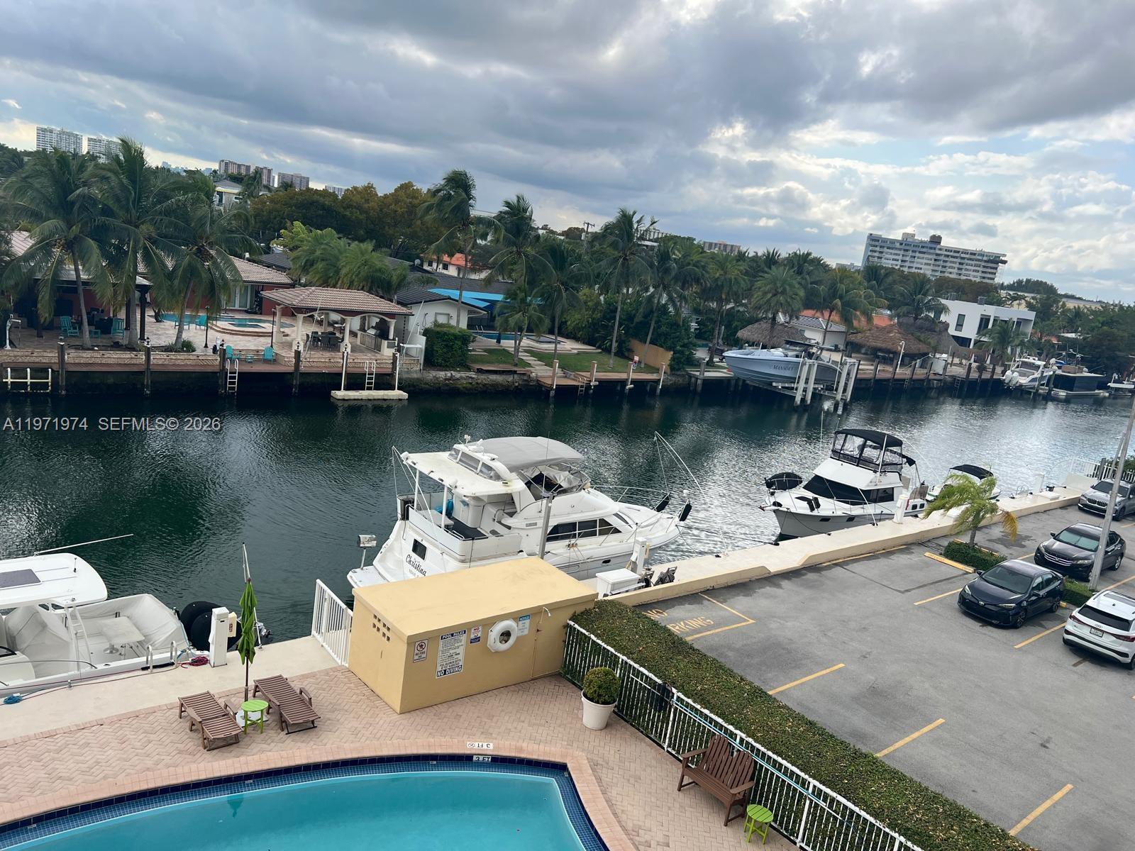 2000 NE 135th St #406