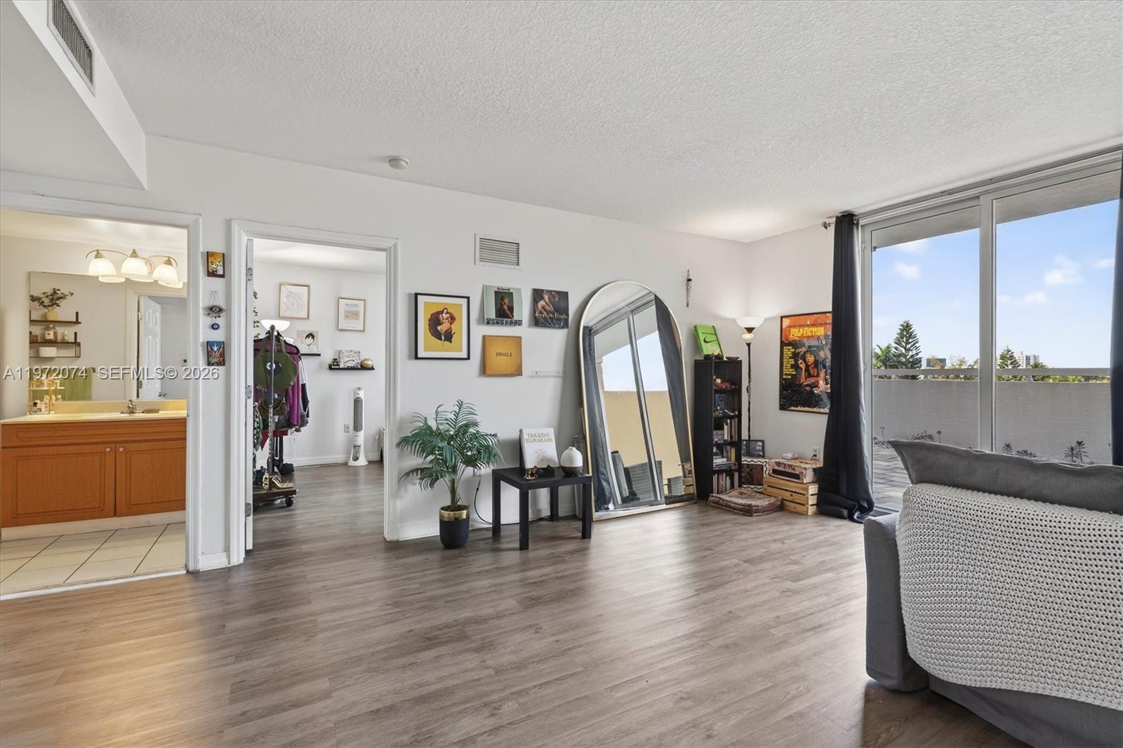 900 SW 8th St #505 Miami, FL 33130