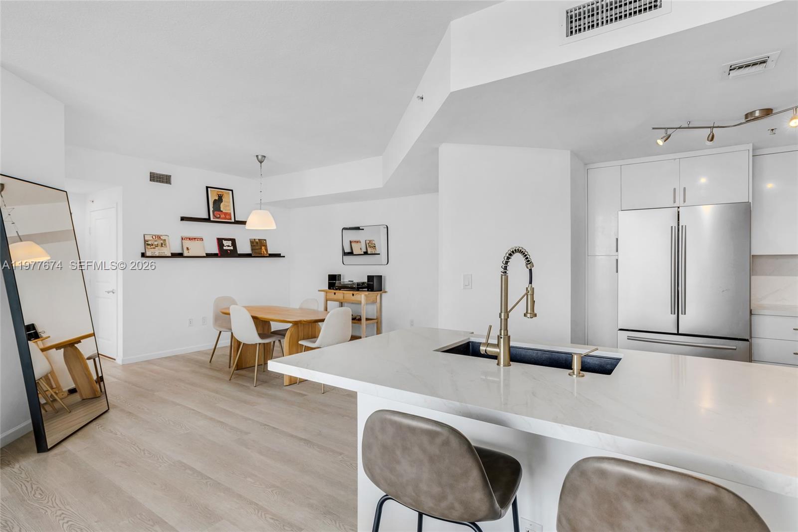 7910 Harbor Is Dr #901 North Bay Village, FL 33141