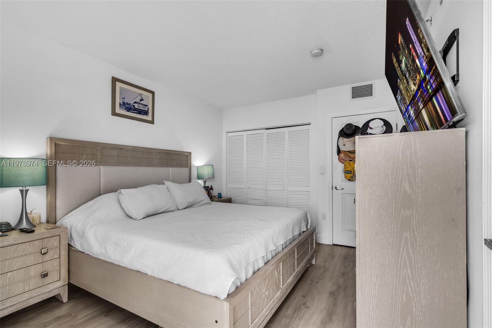 900 SW 8th St #1603 Miami, FL 33130