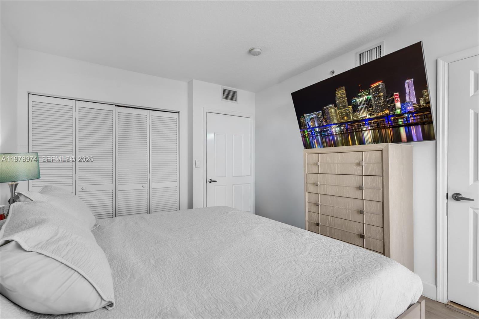 900 SW 8th St #1603 Miami, FL 33130