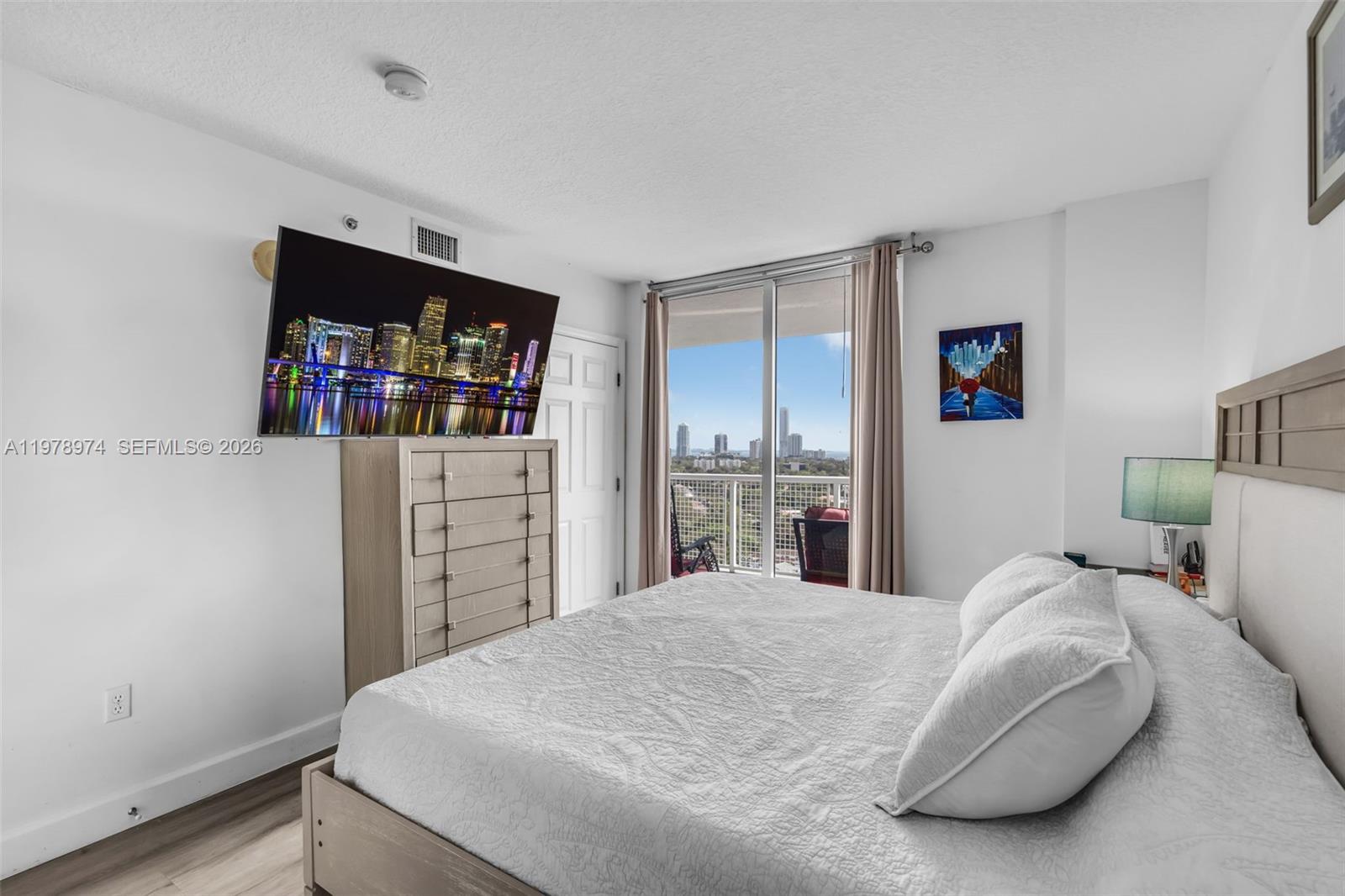 900 SW 8th St #1603 Miami, FL 33130