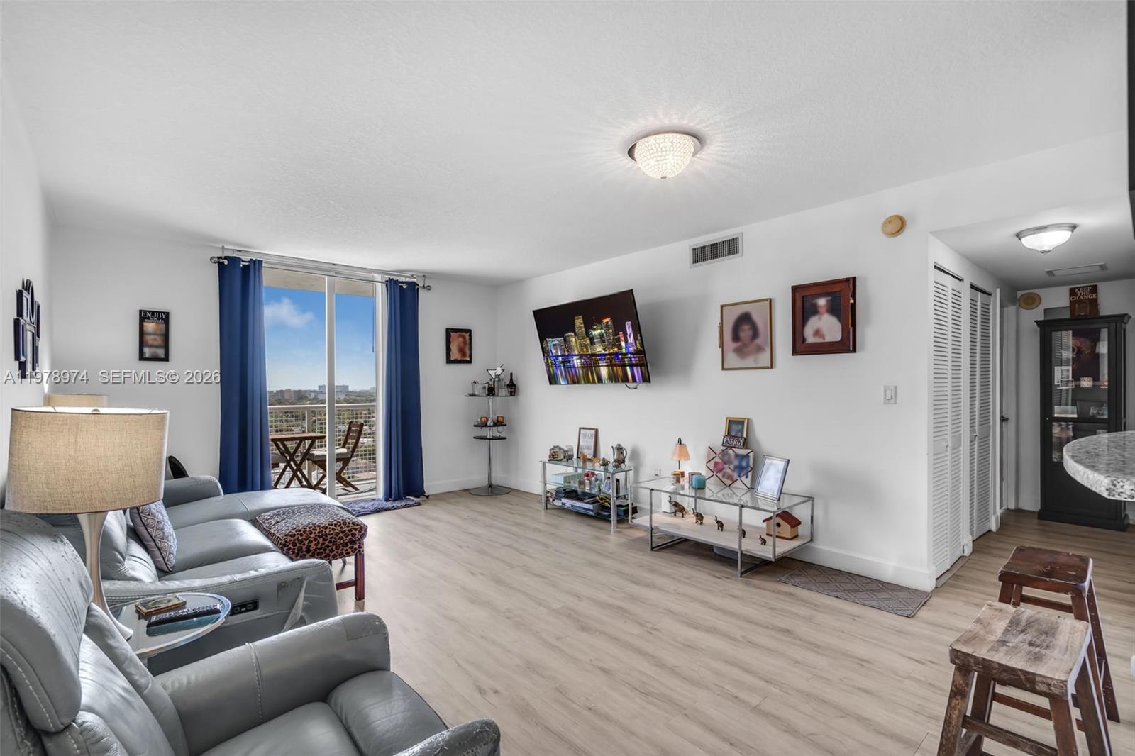 900 SW 8th St #1603 Miami, FL 33130