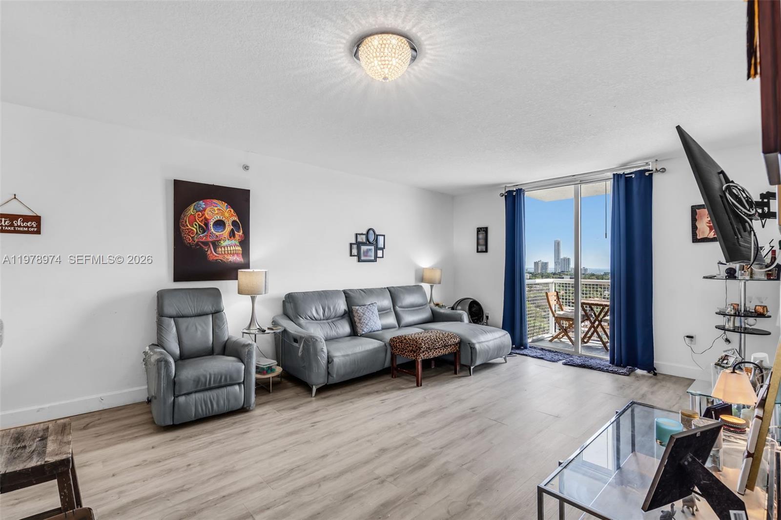 900 SW 8th St #1603 Miami, FL 33130