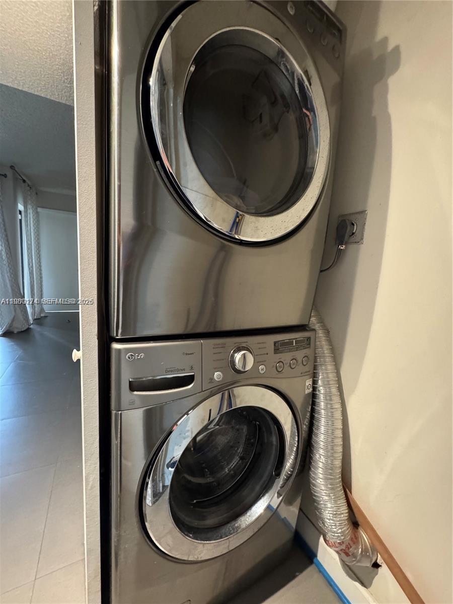 1226 N Hiatus Rd #1226 Pembroke Pines, FL 33026