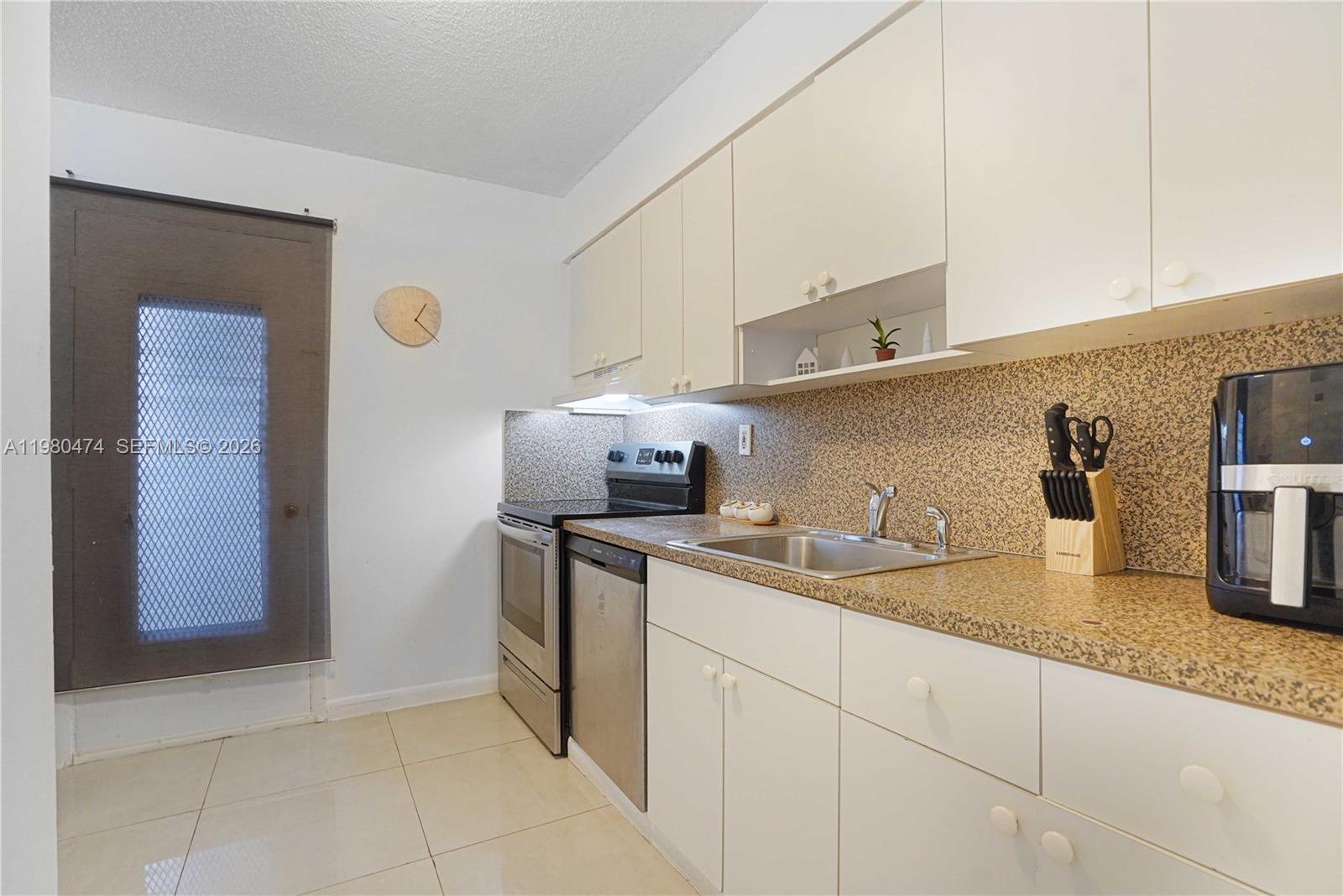 7133 Bay Dr #601 Miami Beach, FL 33141