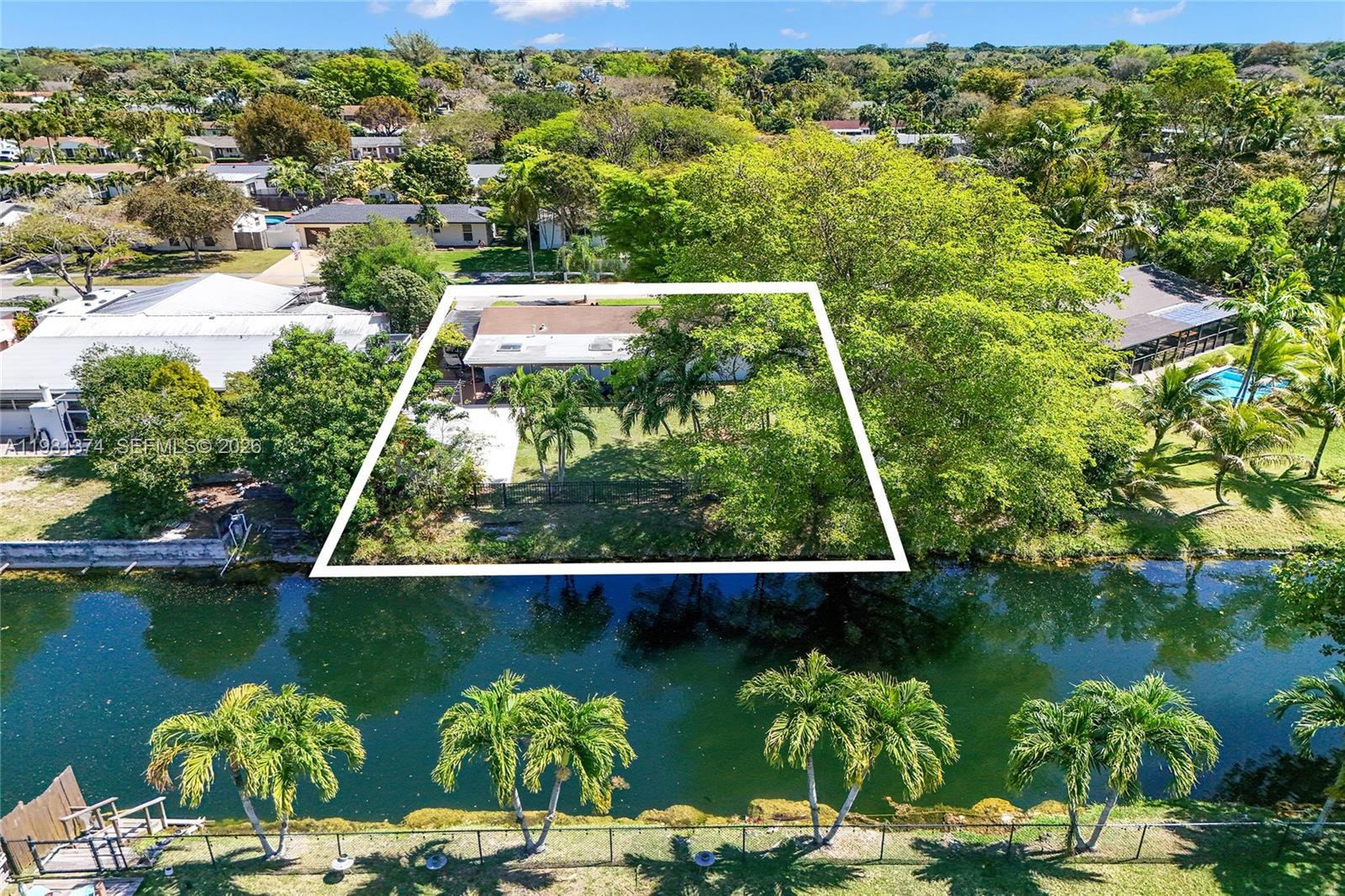 18044 SW 89th Pl Palmetto Bay, FL 33157