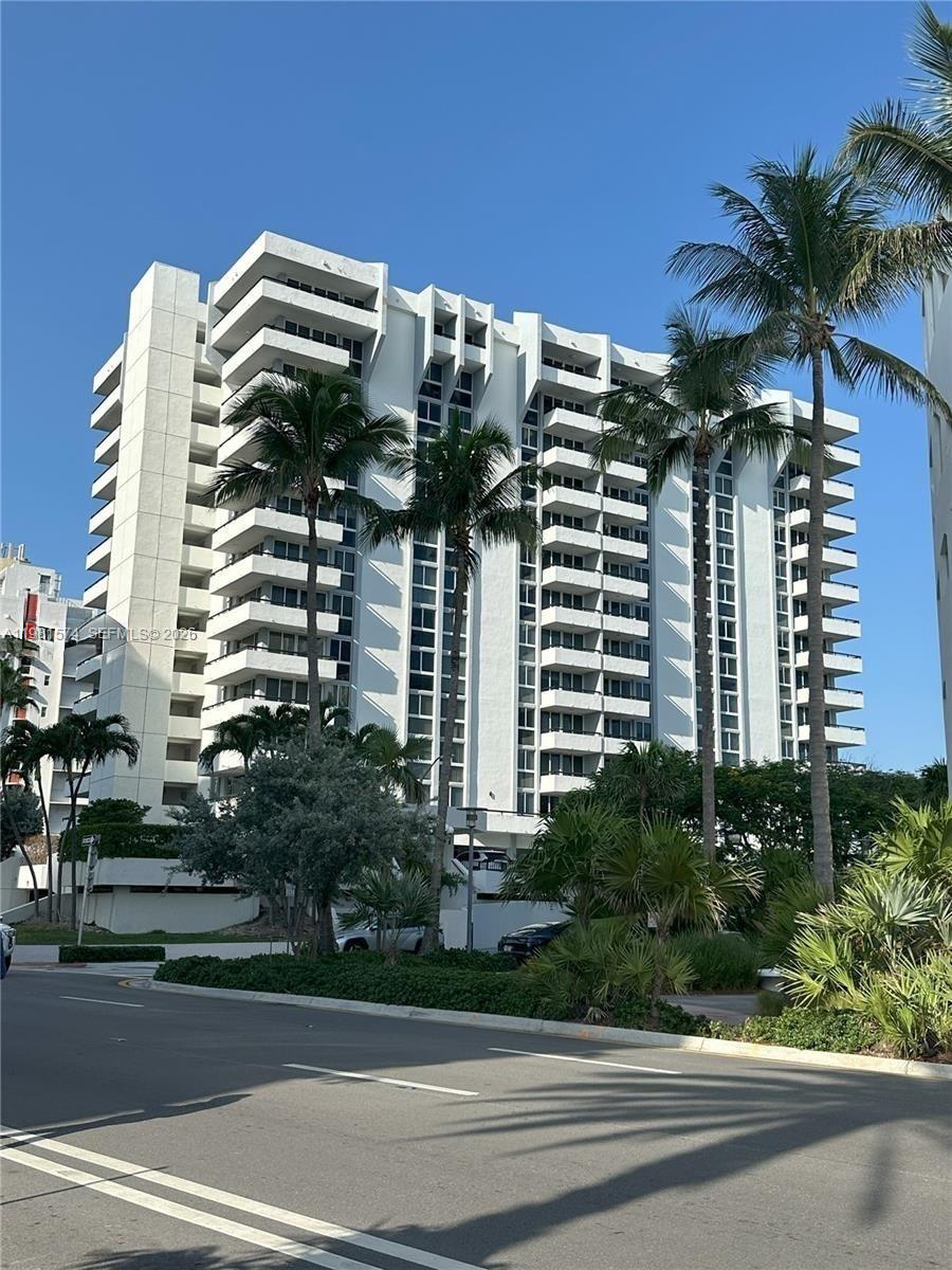 3200 Collins Ave #10-1