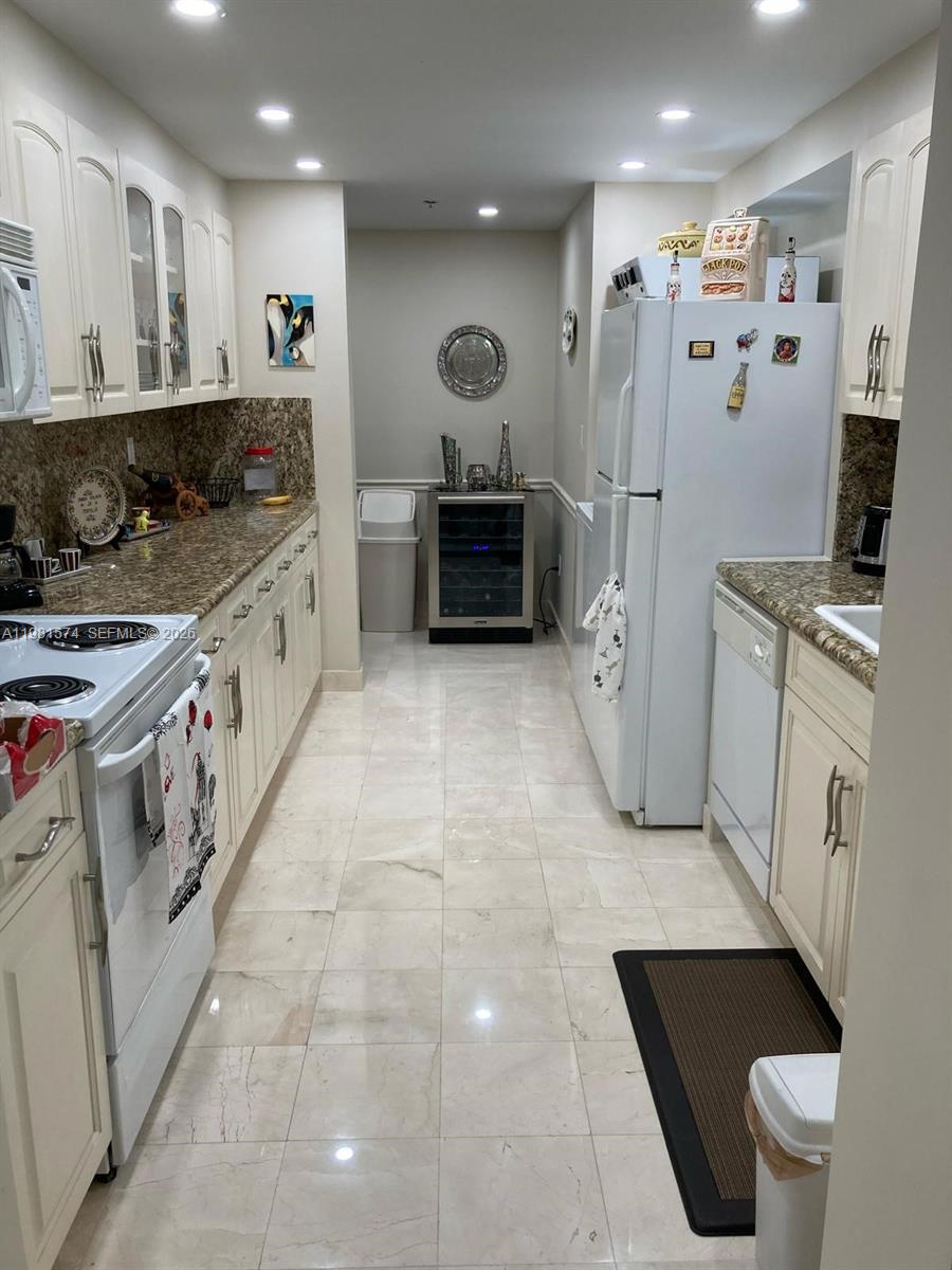 3200 Collins Ave #10-1 Miami Beach, FL 33140