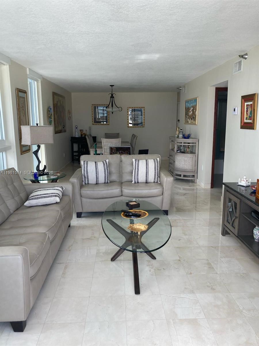 3200 Collins Ave #10-1 Miami Beach, FL 33140