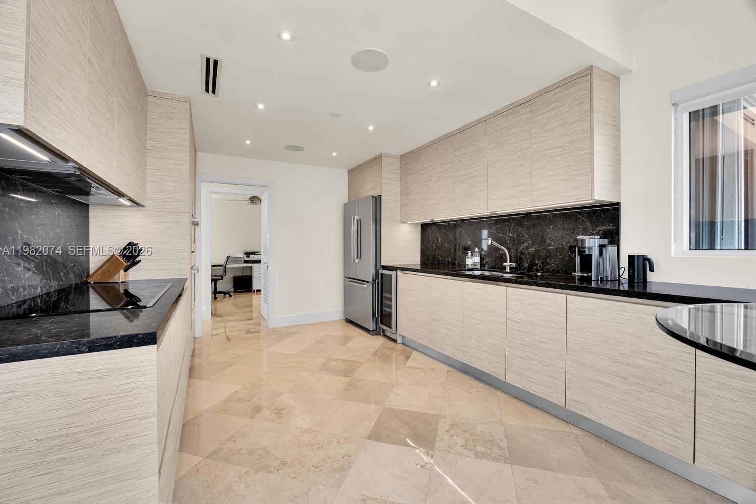 2645 S Bayshore Dr #1802 Miami, FL 33133