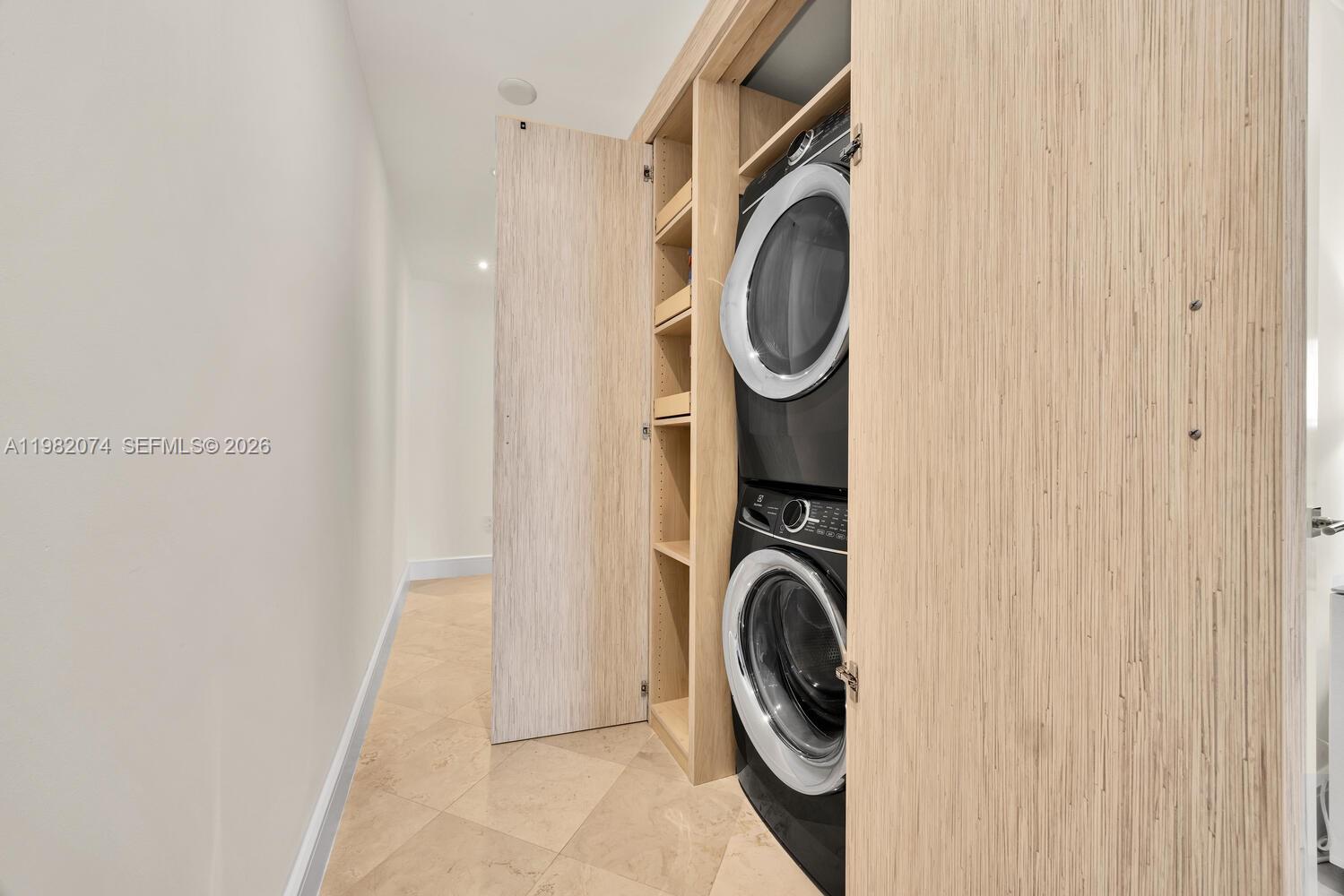 2645 S Bayshore Dr #1802 Miami, FL 33133