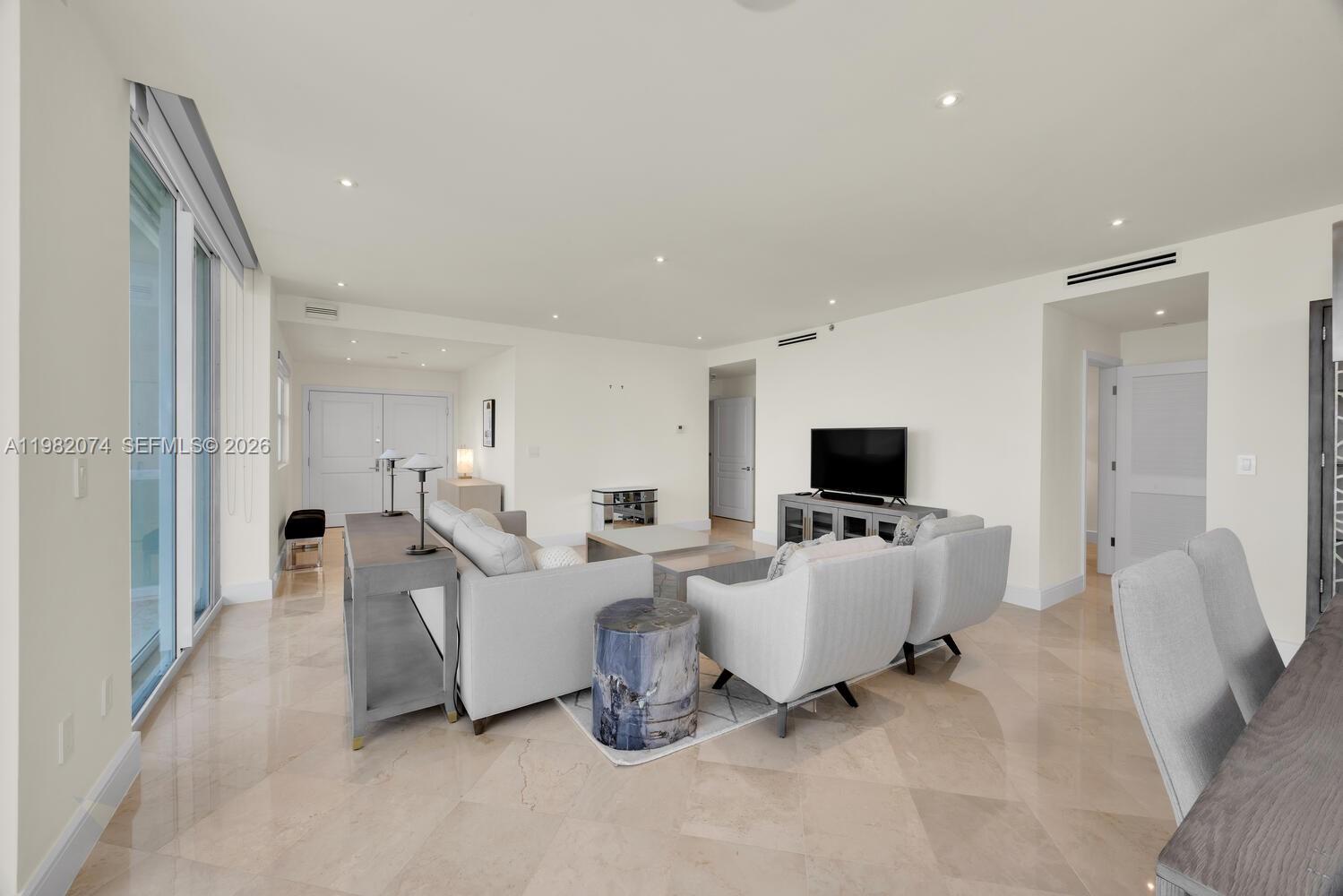 2645 S Bayshore Dr #1802 Miami, FL 33133