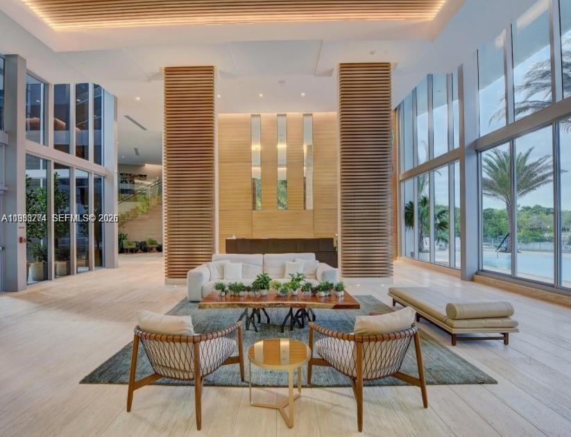 16385 Biscayne Blvd #2702 North Miami Beach, FL 33160