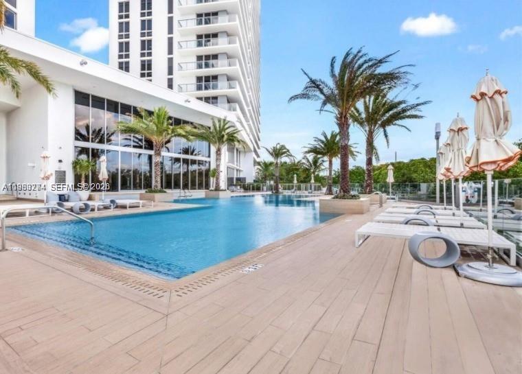 16385 Biscayne Blvd #2702 North Miami Beach, FL 33160