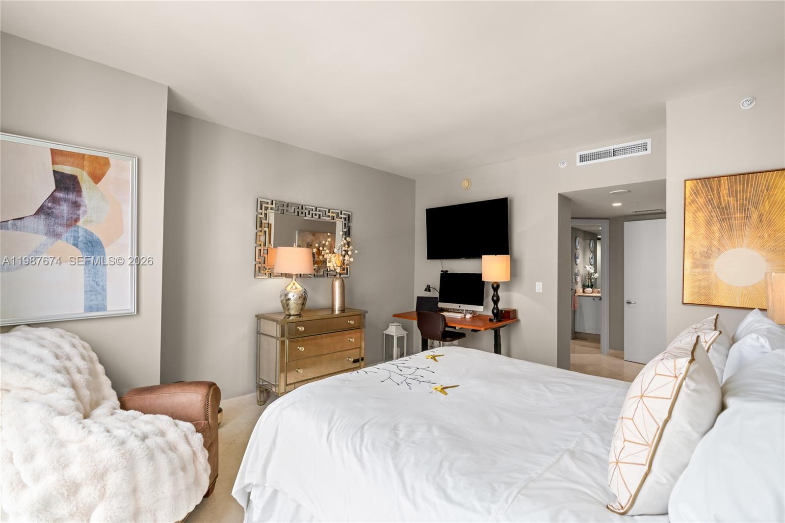 901 Brickell Key Blvd #2804 Miami, FL 33131