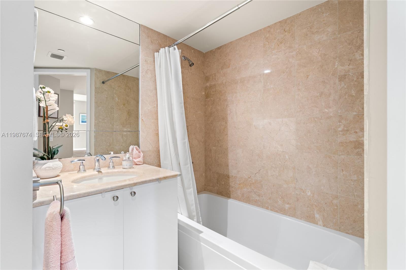 901 Brickell Key Blvd #2804 Miami, FL 33131