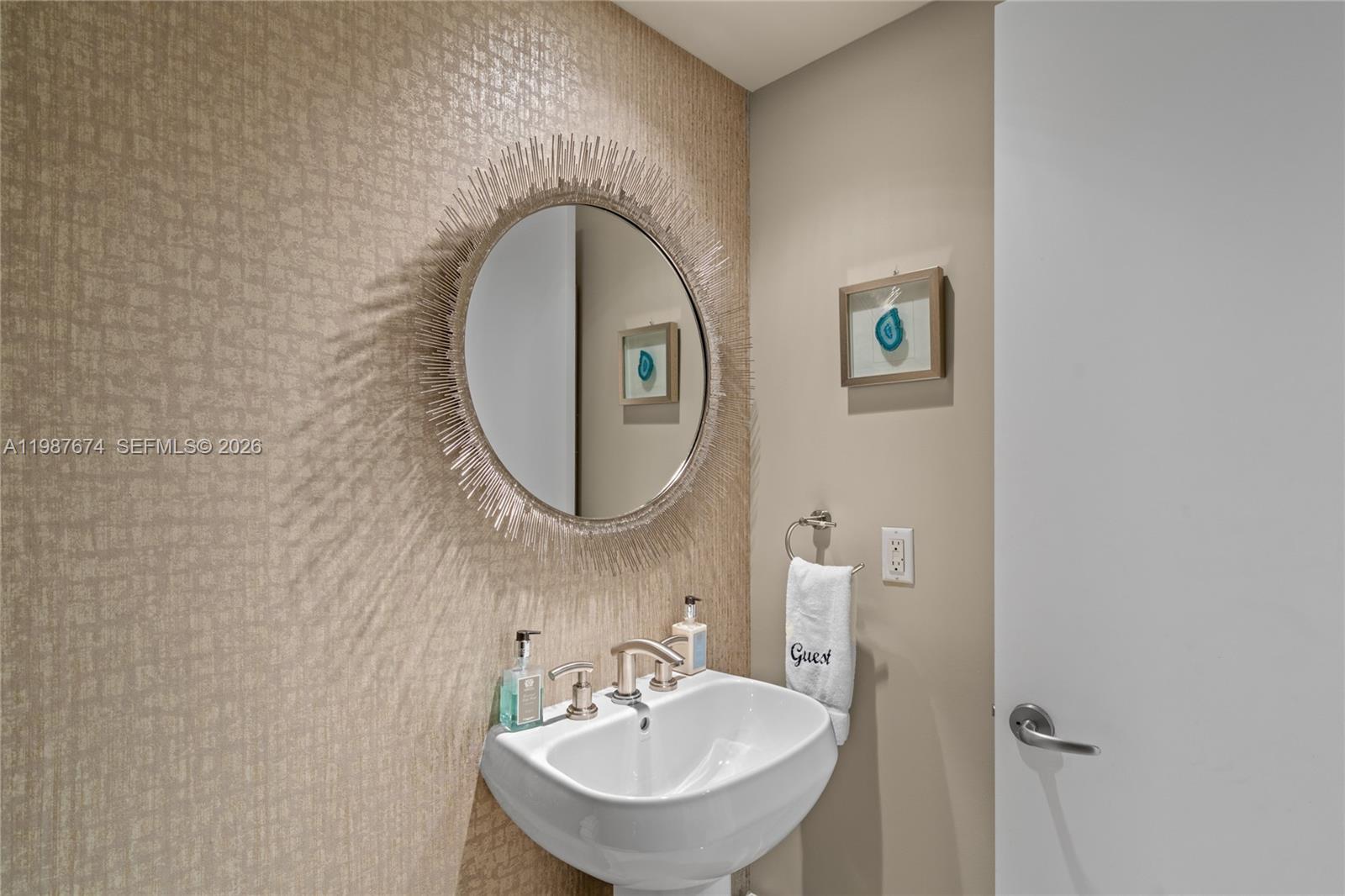 901 Brickell Key Blvd #2804 Miami, FL 33131