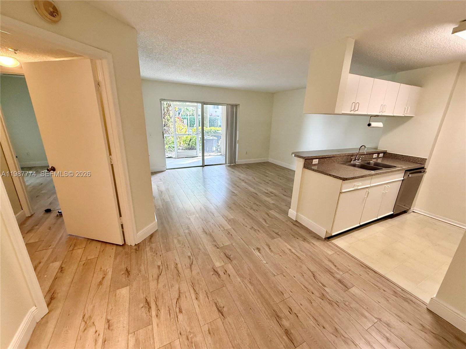 410 S Park Rd #1-105