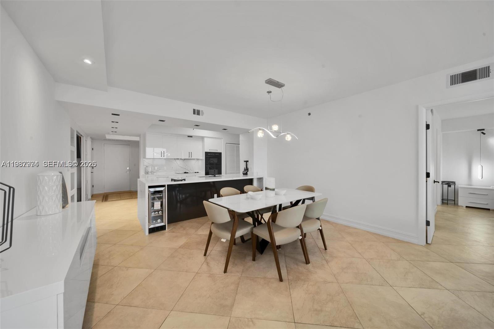 image Beach Club 211