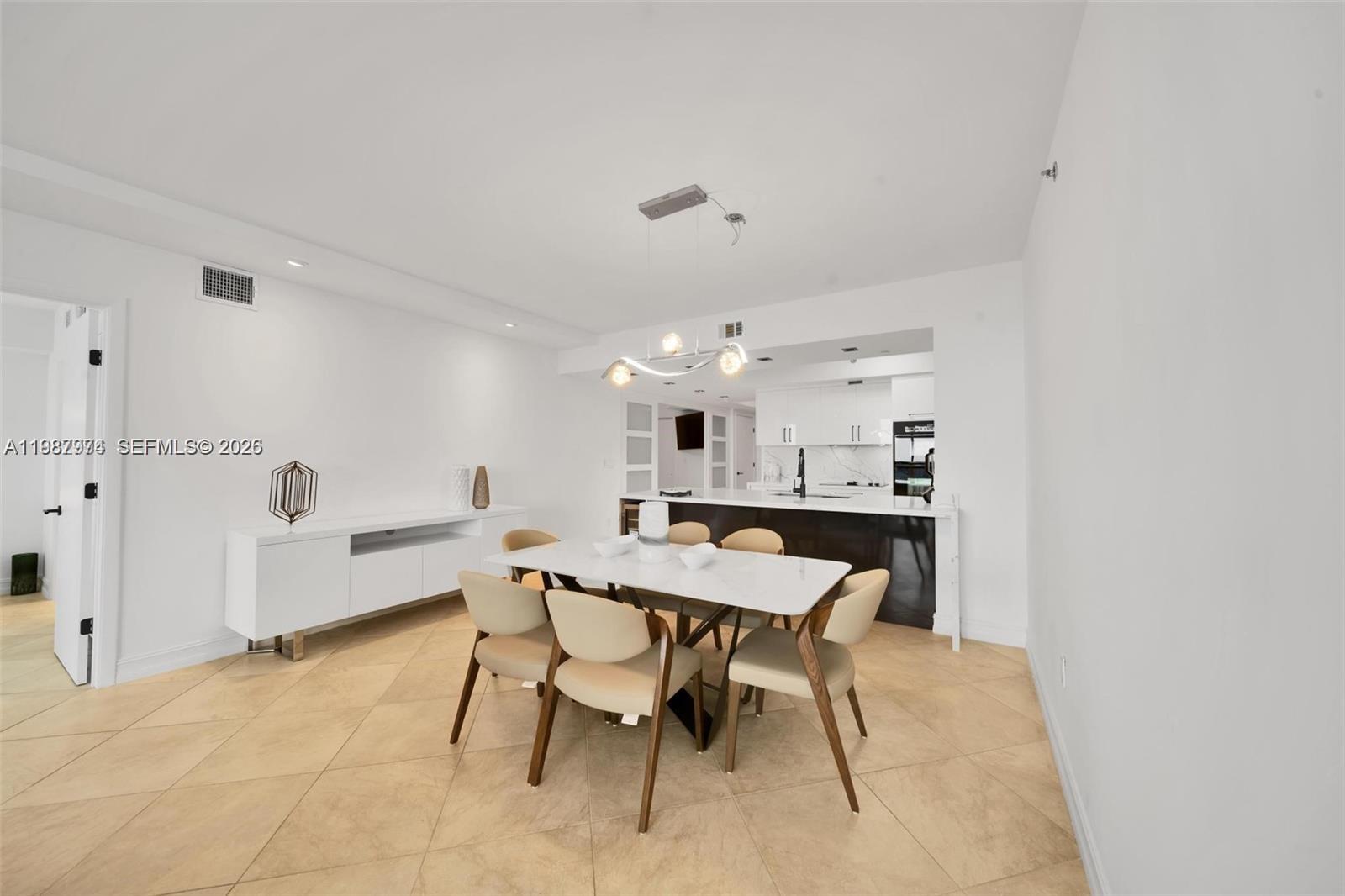 image Beach Club 212