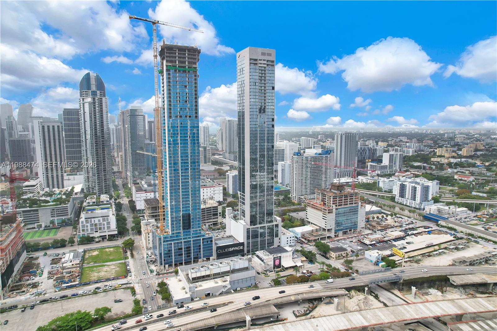 image E11EVEN Hotel & Residences15