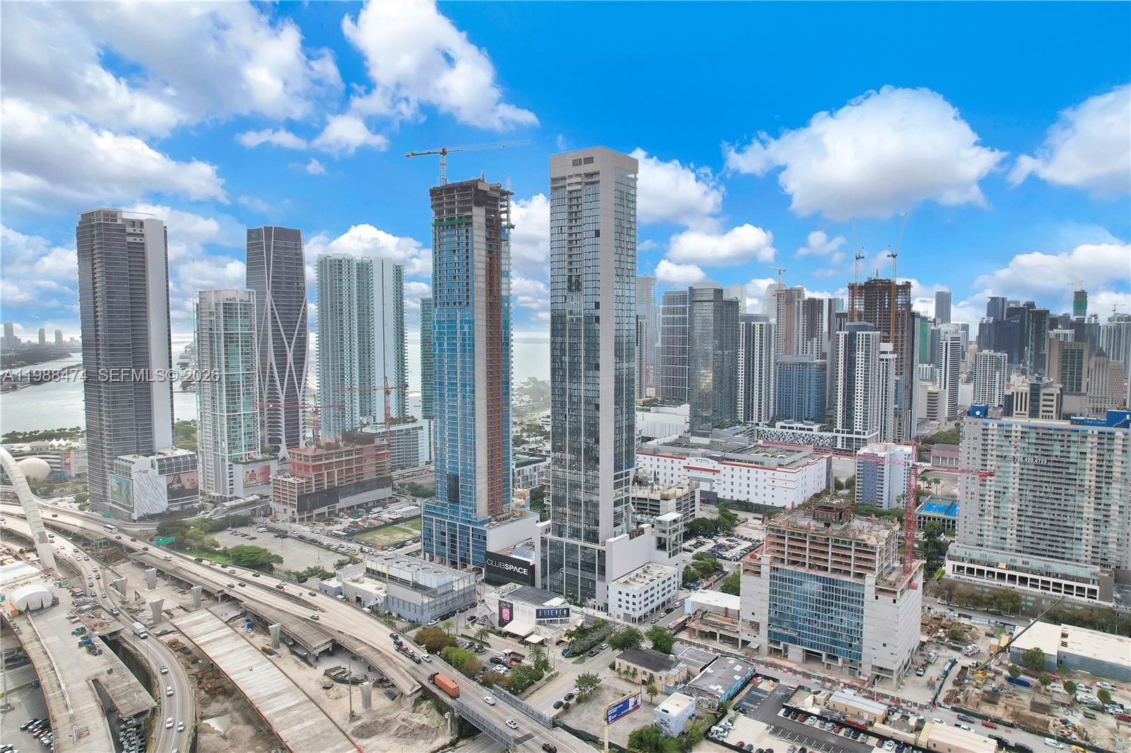 image E11EVEN Hotel & Residences16