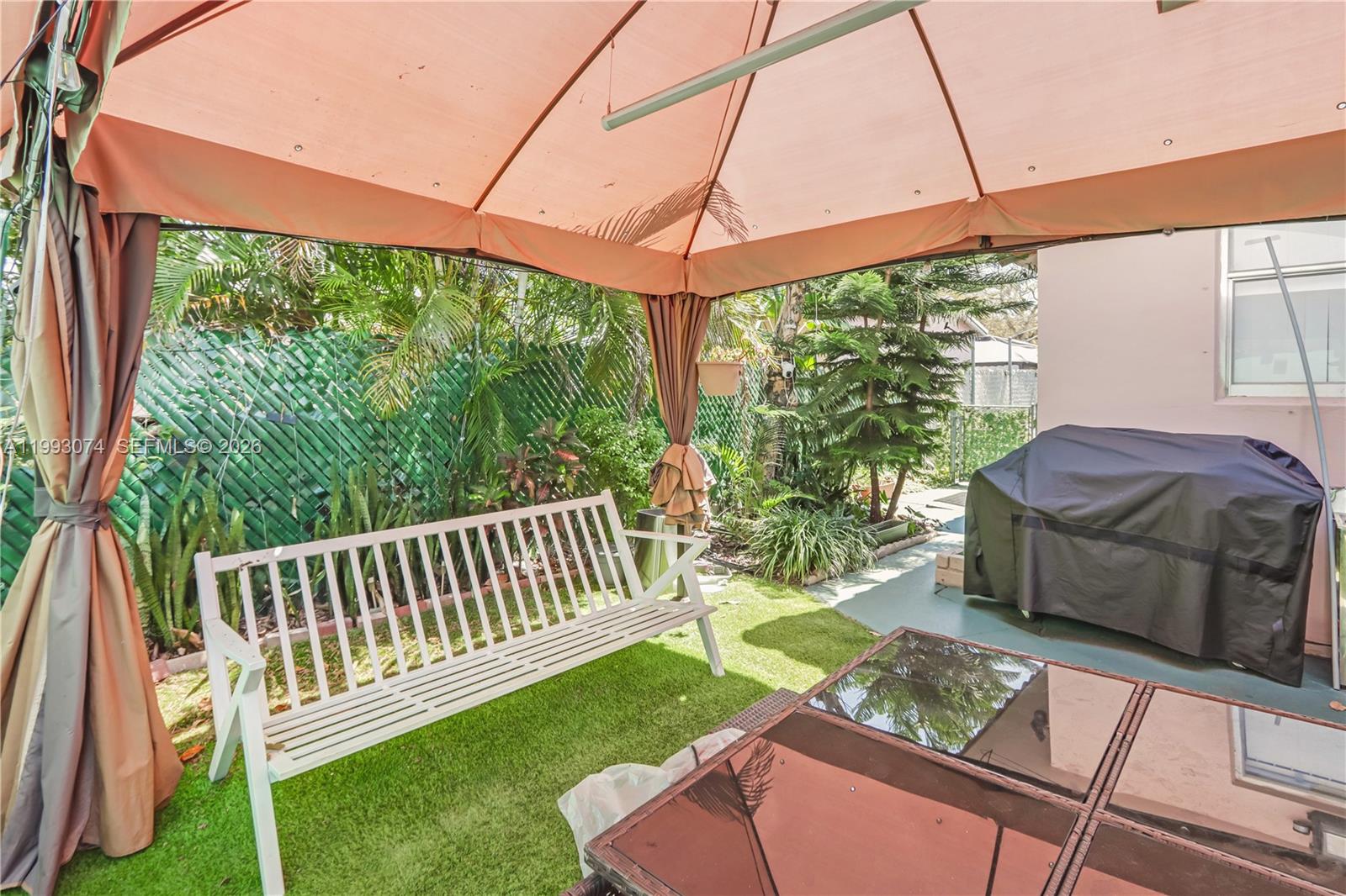 3675 NW 5th St Miami, FL 33125