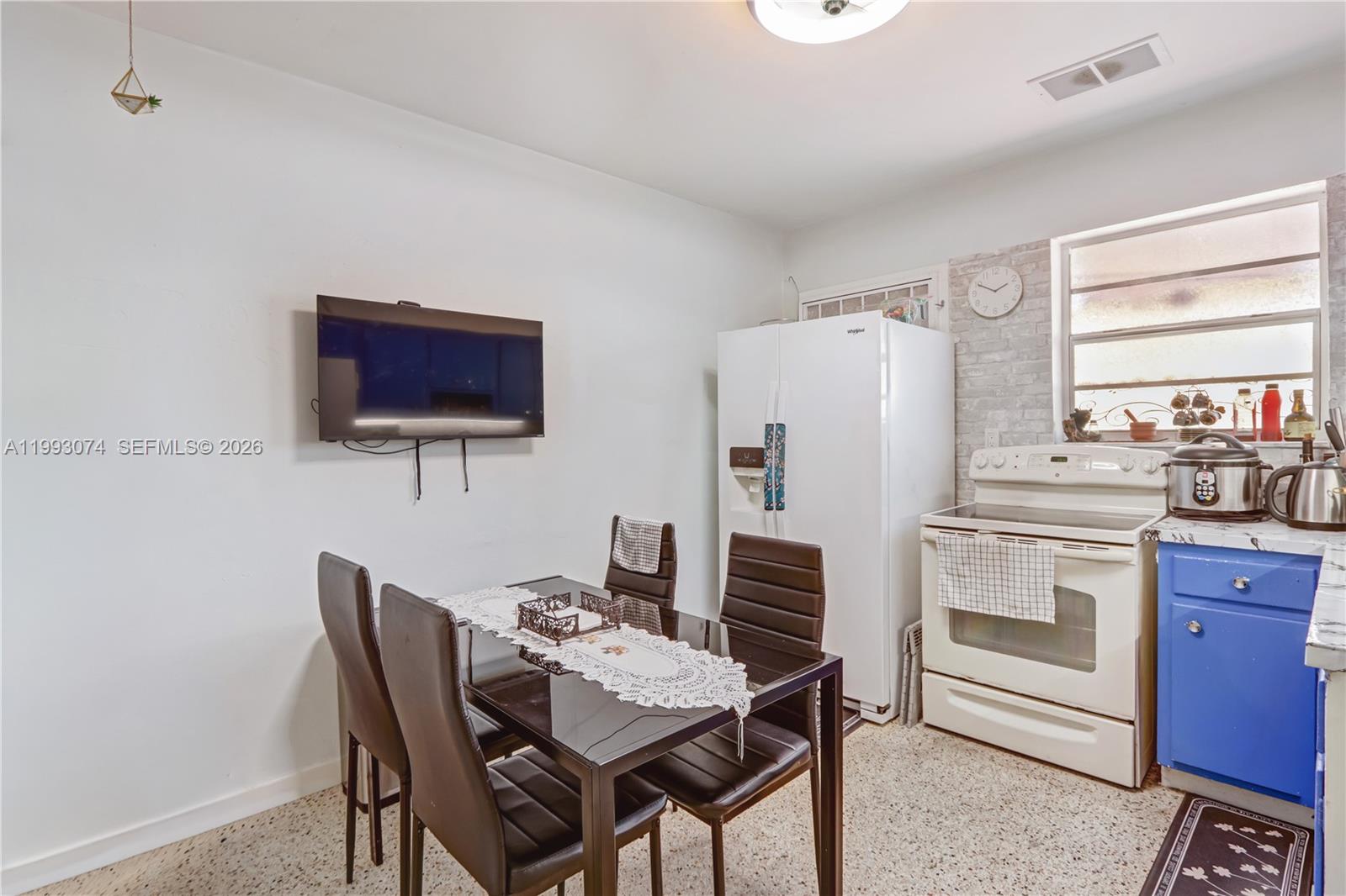 3675 NW 5th St Miami, FL 33125