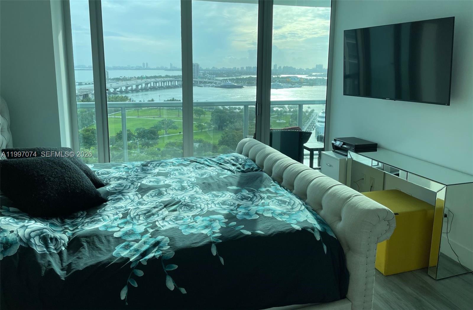 888 Biscayne Blvd #1810